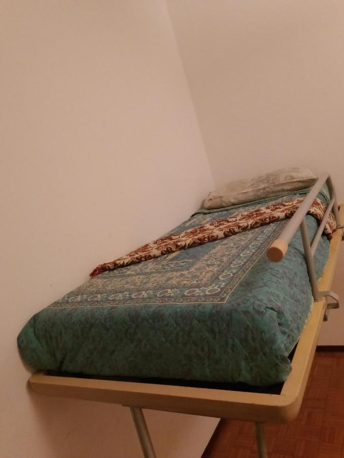 Big Room In Private Appartament, Close To The Station And Center Of City Bergamo Ngoại thất bức ảnh